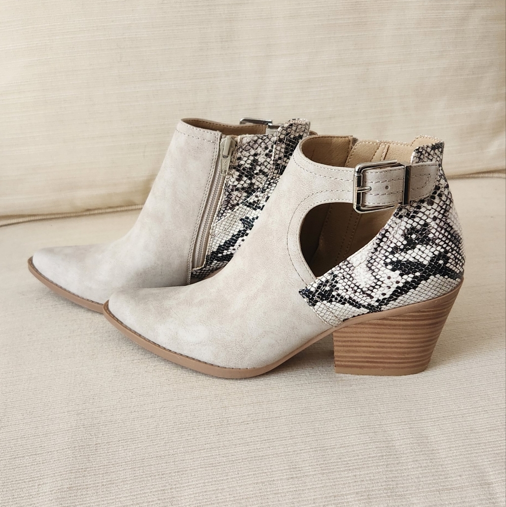 Ladies western style bootie